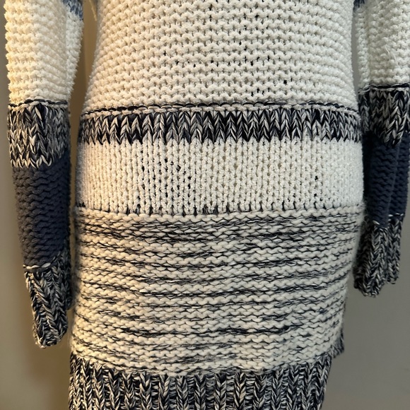 LOFT size large Women’s cozy cardigan blue and white winter sweater - Picture 5 of 7